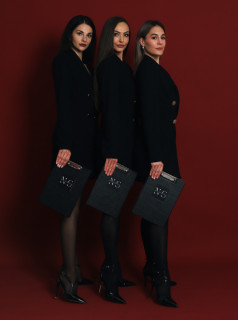 Hostess Noir Signature